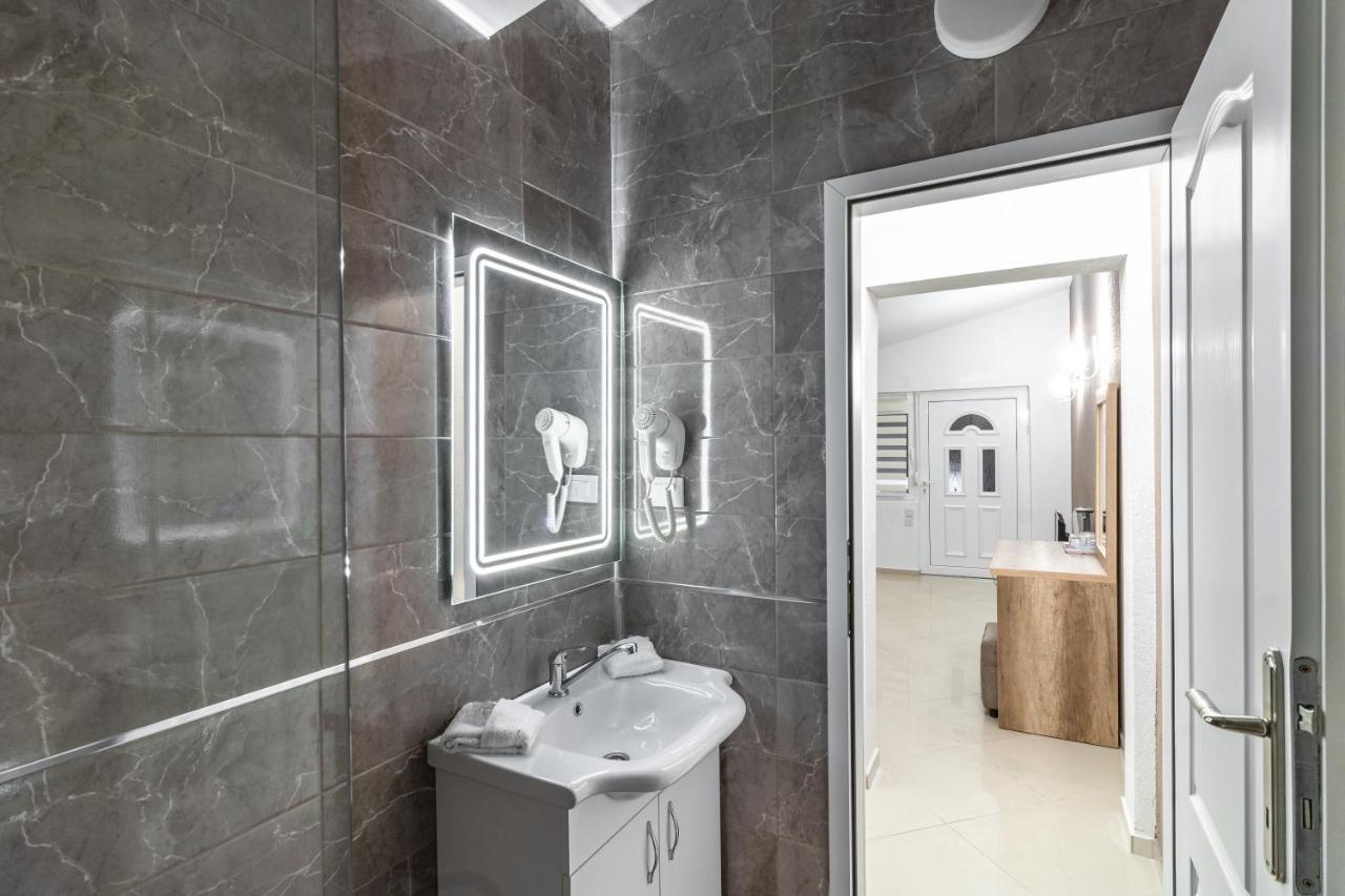 Apart-Hotel Prestige Улцин Екстериор снимка