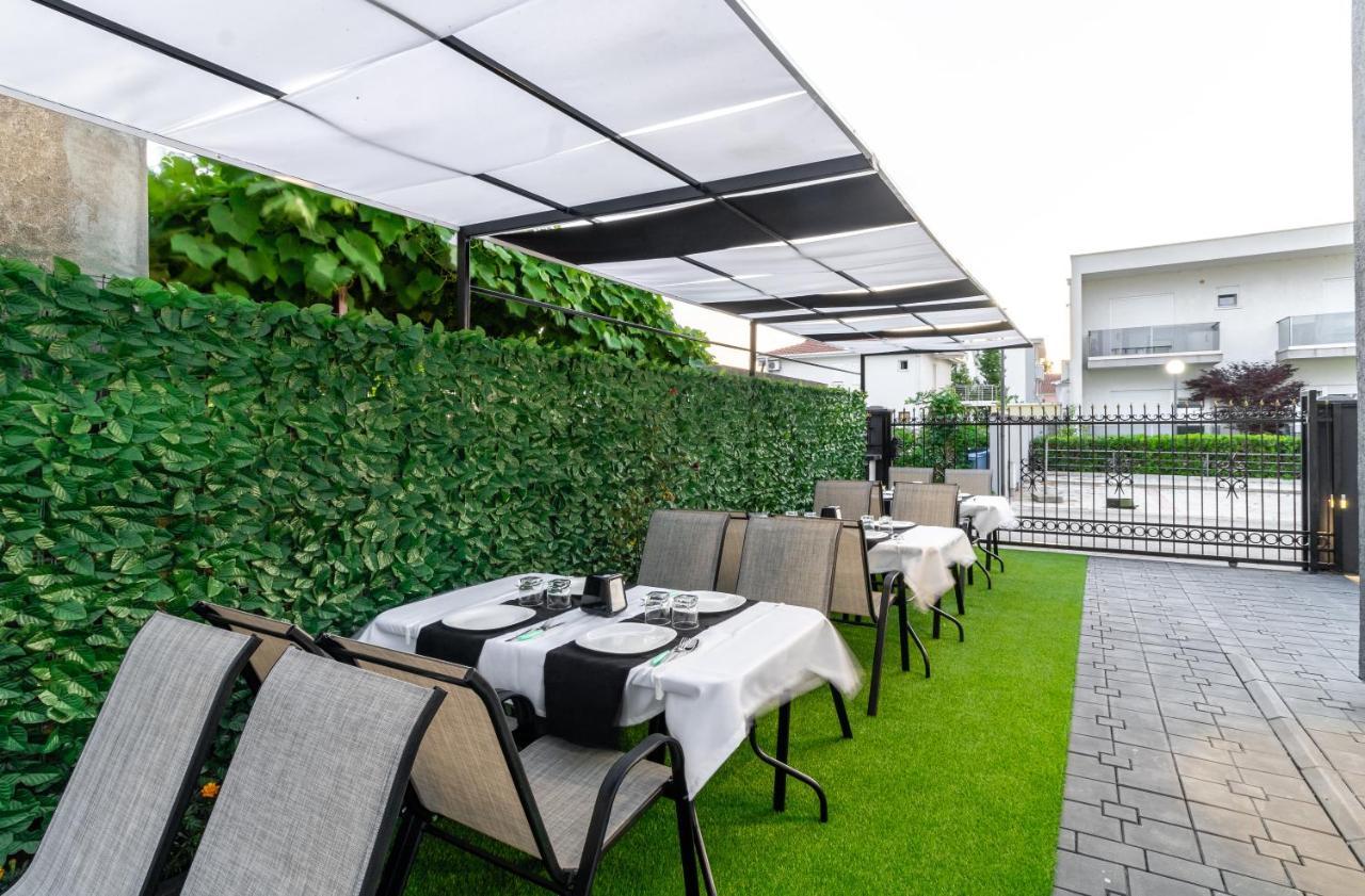 Apart-Hotel Prestige Улцин Екстериор снимка