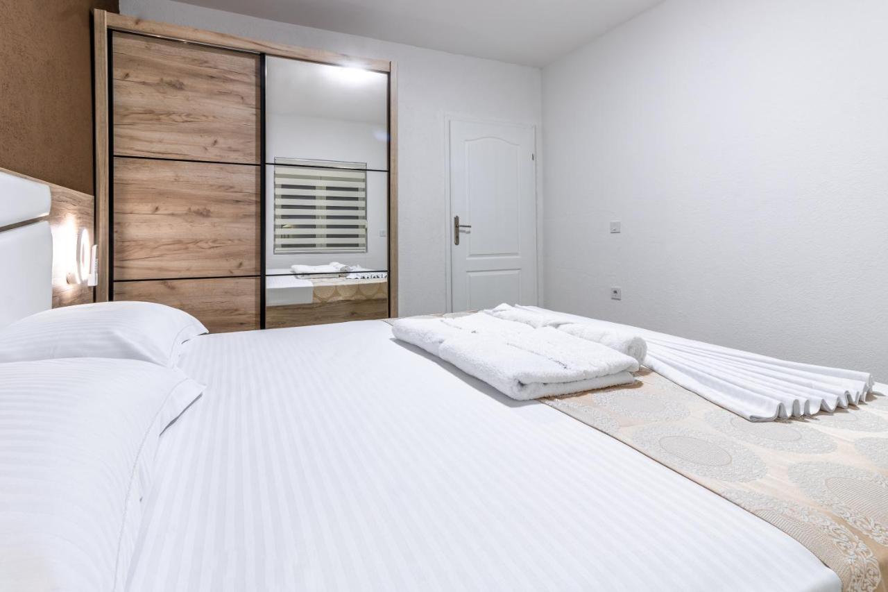 Apart-Hotel Prestige Улцин Екстериор снимка